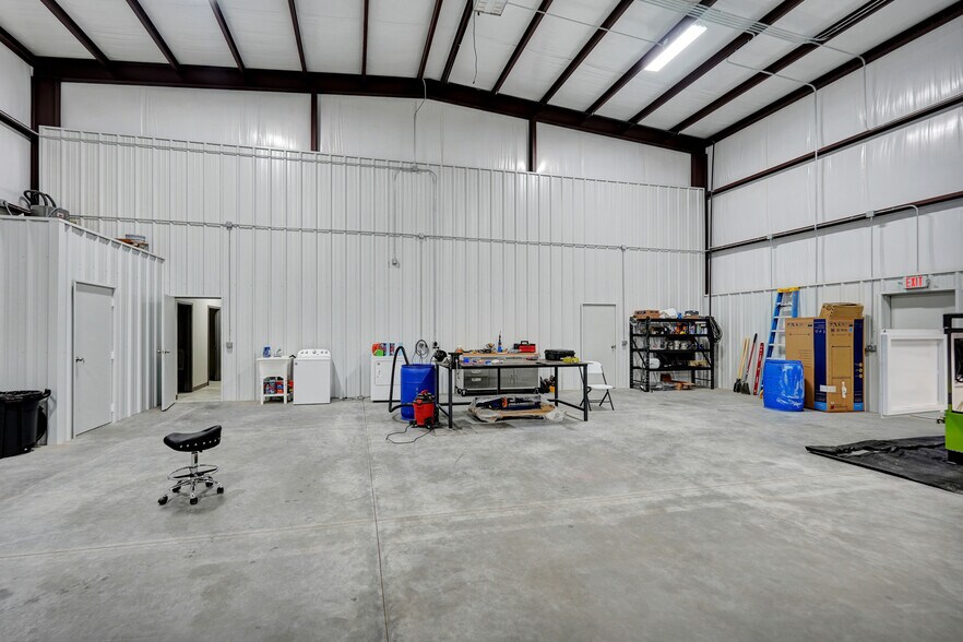 More Photos Of 2316 County Rd 130 rd, Midland Warehouse For Lease