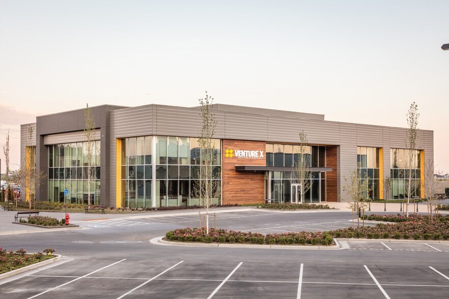 Primary Photo Of 262 N University Ave, Farmington Office Residential For Lease