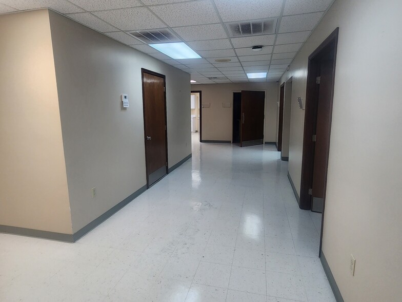 More Photos Of 811 S 1st St, Jesup Office For Lease