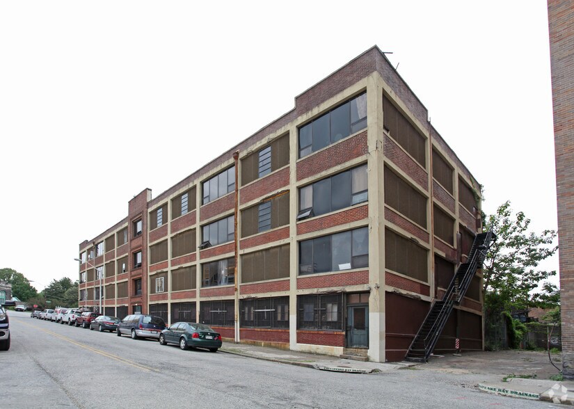 More Photos Of 419 E Oliver St, Baltimore Light Distribution For Sale