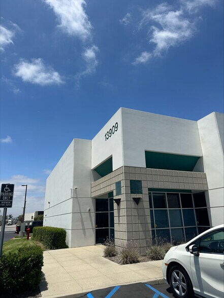 Primary Photo Of 13909 Magnolia Ave, Chino Warehouse For Lease