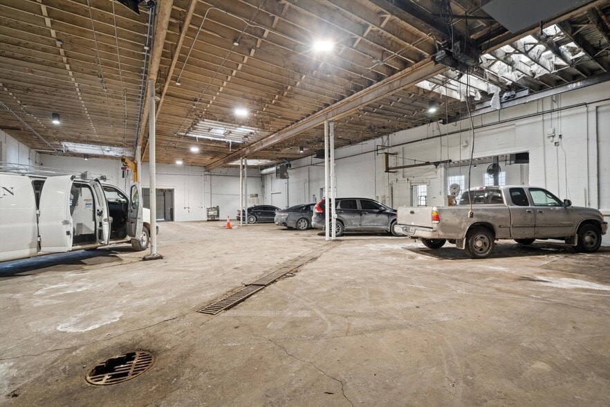 More Photos Of 3701 N Holton St, Milwaukee Manufacturing For Sale