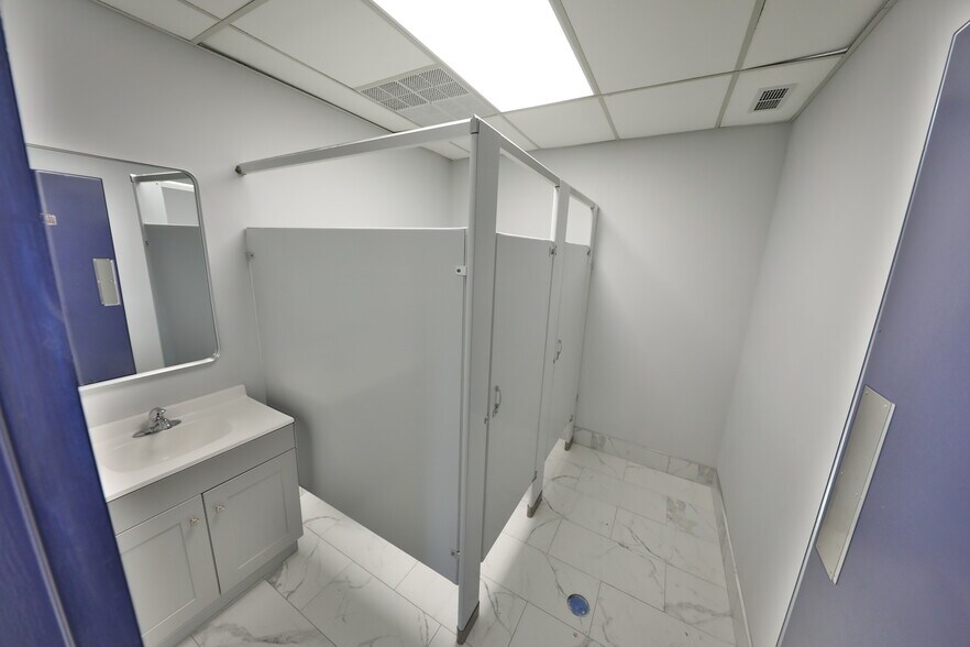 More Photos Of 999 Willow Grove St, Hackettstown Warehouse For Lease