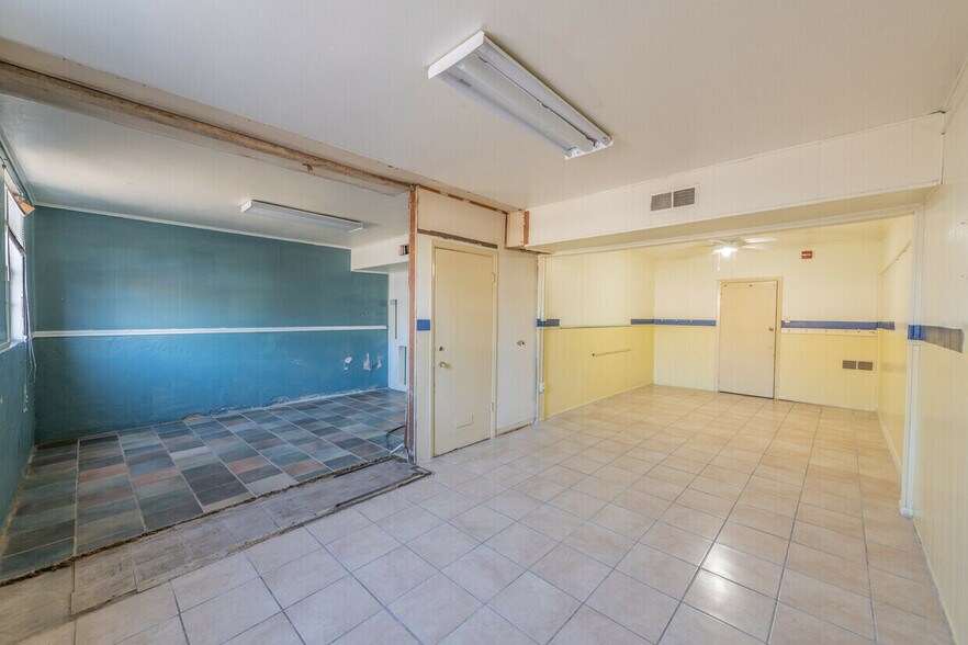 More Photos Of 910 Manor Dr, San Antonio Storefront For Sale