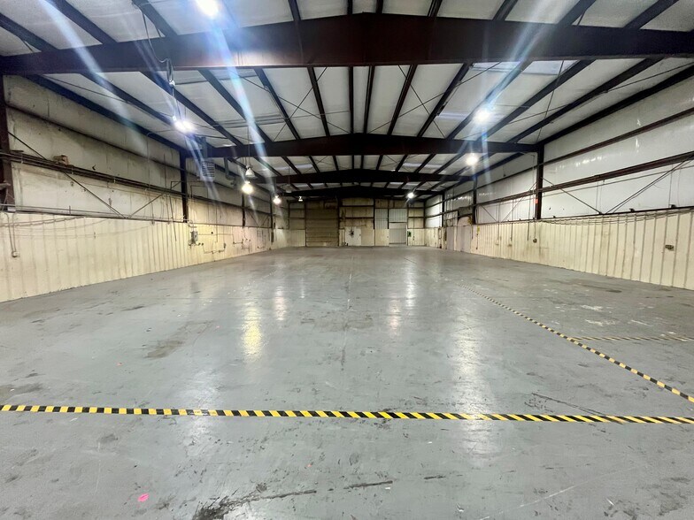 More Photos Of 8130 W Reno Ave, Oklahoma City Manufacturing For Lease