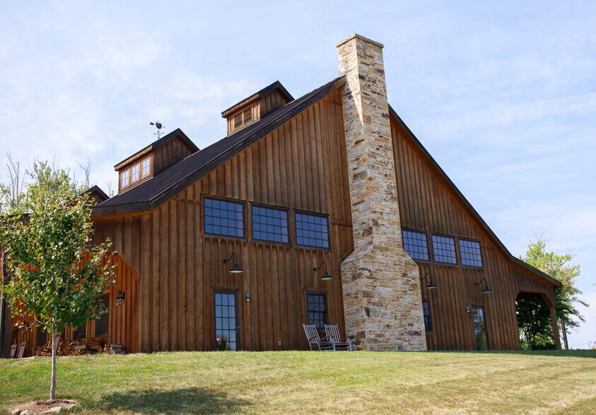 More Photos Of 495 E Washington St, Middleburg Lodge Meeting Hall For Sale