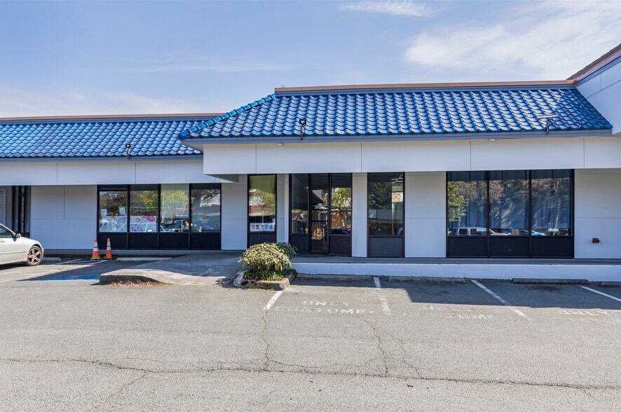 More Photos Of 11730 15th Ave NE, Seattle Freestanding For Lease