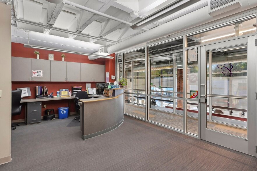 More Photos Of 2200 E Franklin Ave, Minneapolis Office For Lease