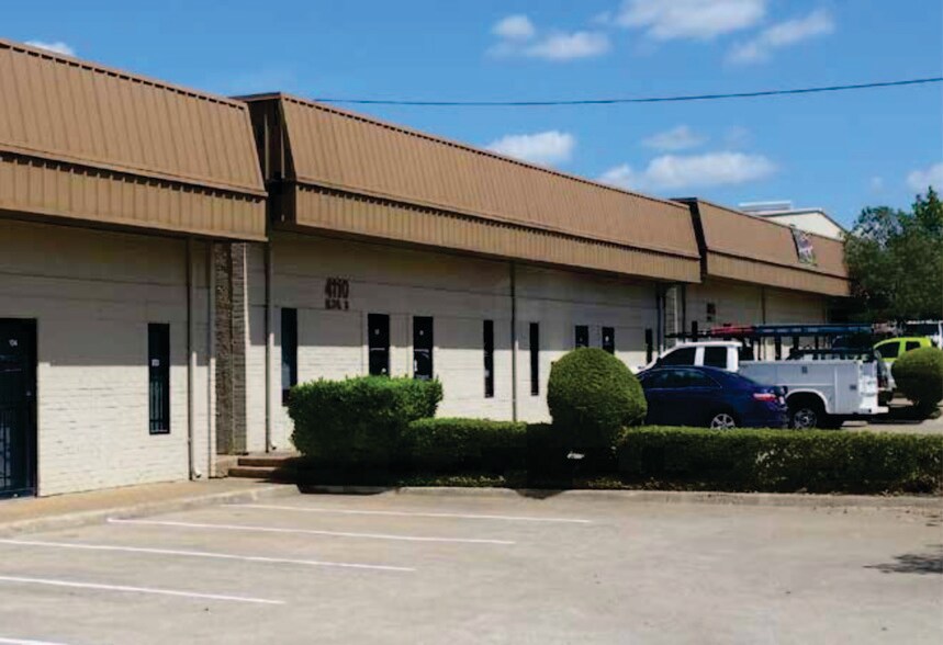 More Photos Of 4110 Cedar Lake Dr, Dallas Light Distribution For Lease