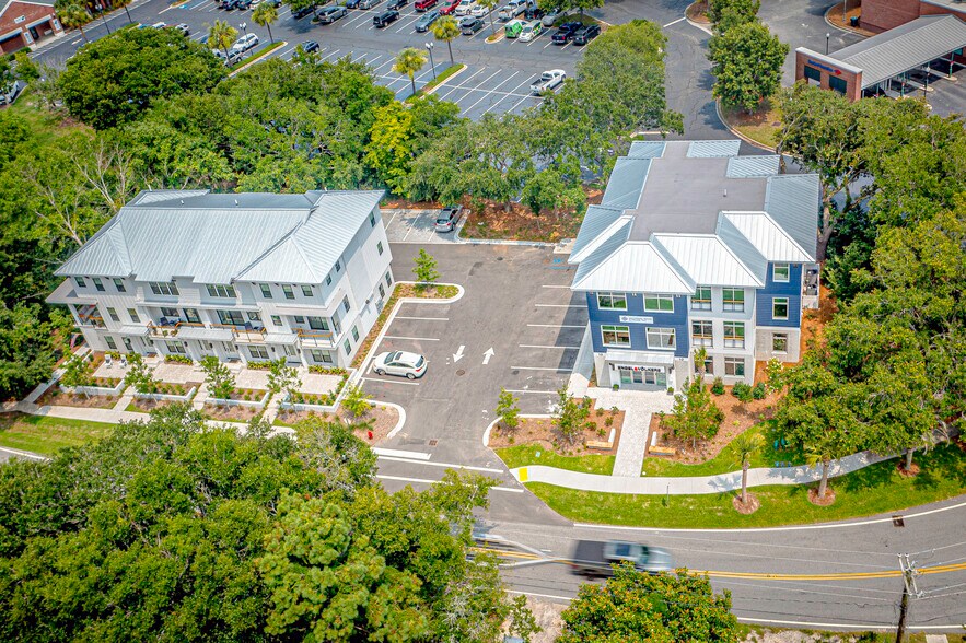 More Photos Of 10 Shem Dr, Mount Pleasant Office For Lease