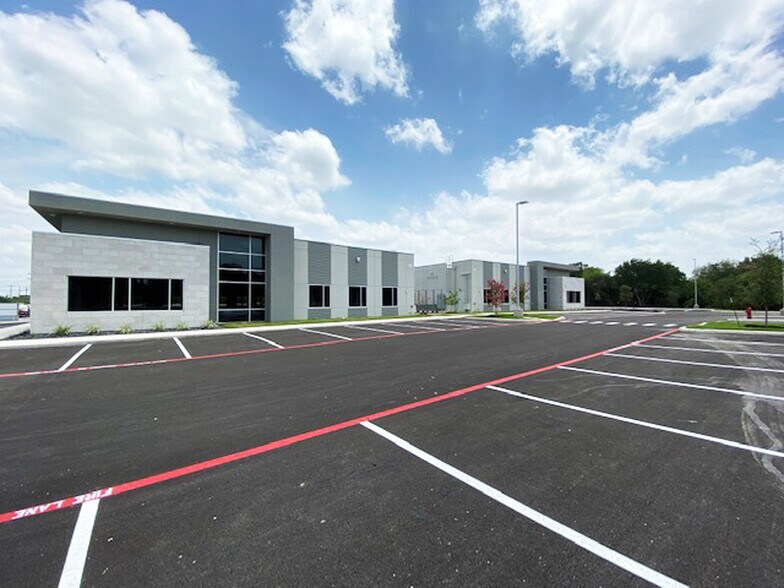 More Photos Of 4318 De Zavala Rd, San Antonio Unknown For Lease