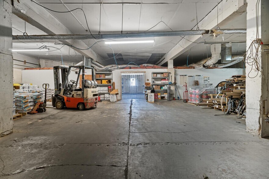 More Photos Of 257 Butternut St, Abilene Showroom For Lease
