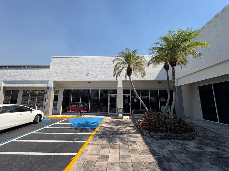 More Photos Of 7118-7170 N Nob Hill Rd, Tamarac General Retail For Lease