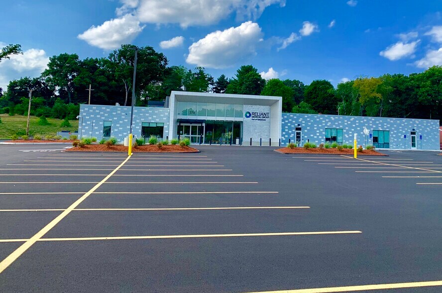 More Photos Of 380 Maple Ave, Shrewsbury Unknown For Lease