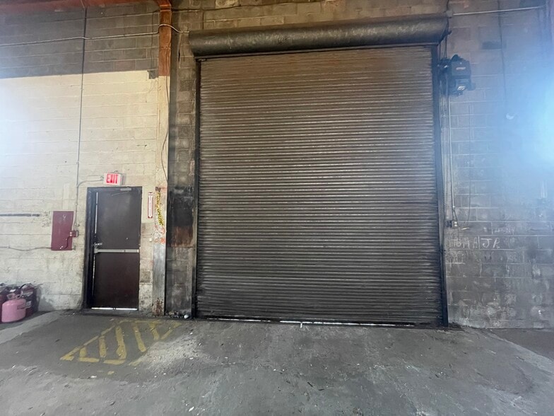 More Photos Of 9129 Euclid Ave, Manassas Warehouse For Lease