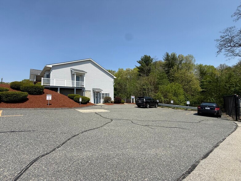 More Photos Of 694 Main St, Holden Office For Lease