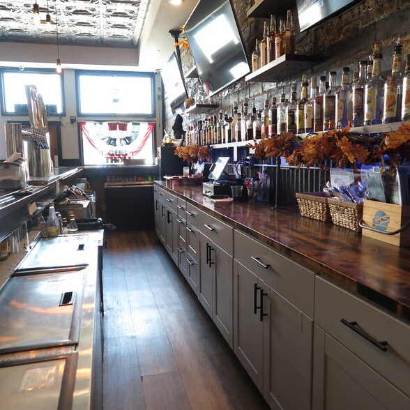 More Photos Of 139 E Walnut St, Oglesby Restaurant For Sale