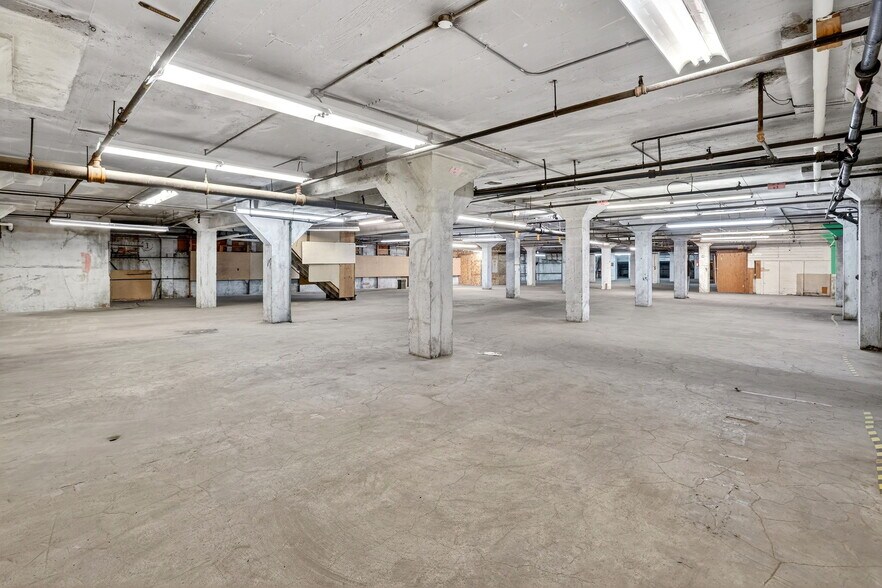 More Photos Of 203 SE Alder St, Portland Warehouse For Sale
