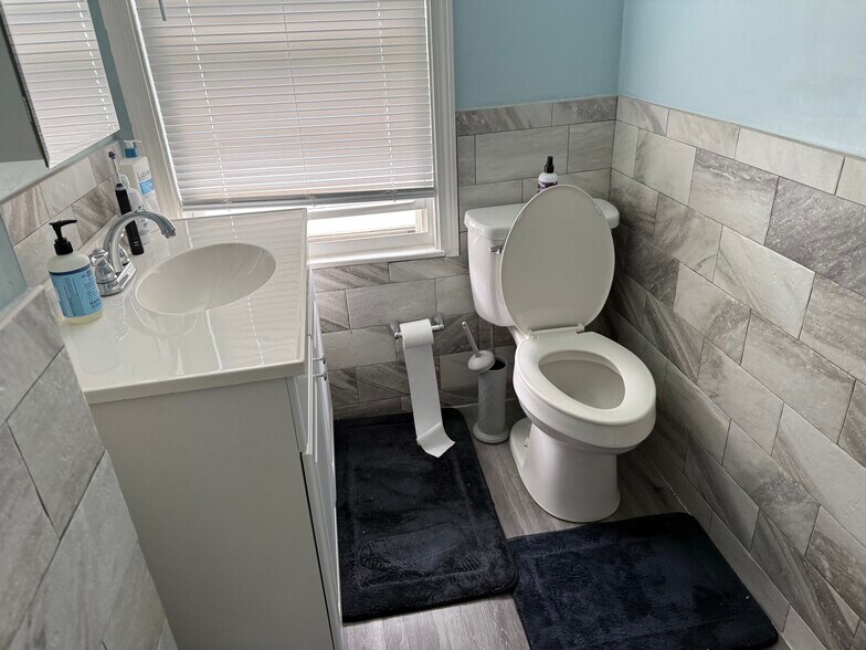 More Photos Of 34 Montvale Ave, Stoneham Apartments For Sale