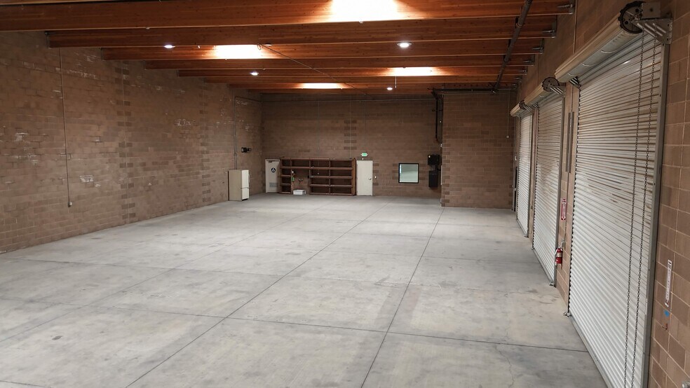 More Photos Of 1700 Olympic Dr, Turlock Warehouse For Lease