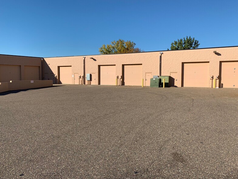 More Photos Of 14000 NW Sunfish Lake Blvd, Ramsey Showroom For Lease