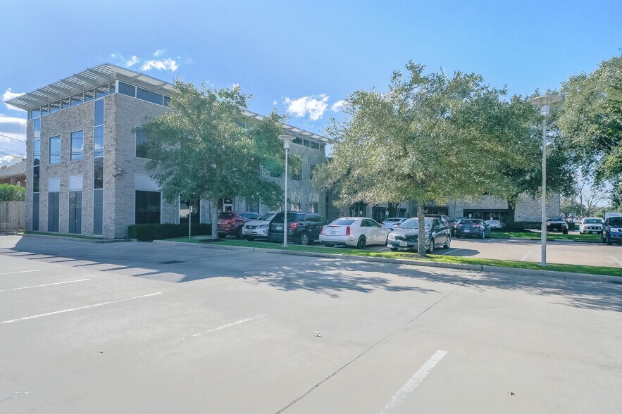 More Photos Of 4909 Bissonnet St, Bellaire Medical For Lease