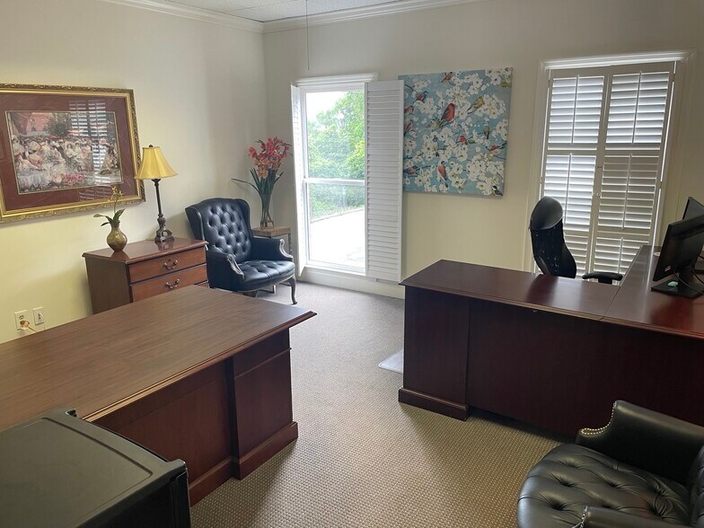More Photos Of 2031 Shady Crest Dr, Birmingham Office For Sale