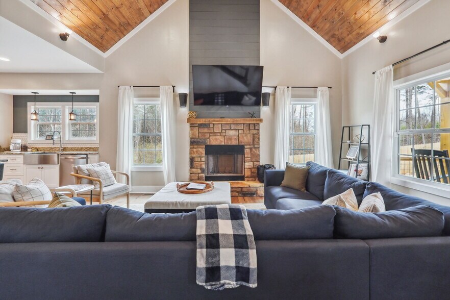 More Photos Of 1300 Preacher Campbell Rd, Clarkesville Multifamily For Sale