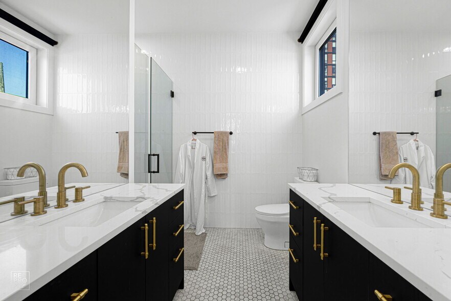 More Photos Of 1653 W Division St, Chicago Storefront Retail Residential For Sale