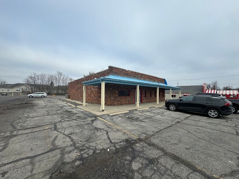 Primary Photo Of 730 S Main St, Adrian Restaurant For Sale
