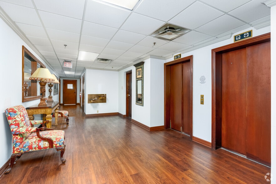 More Photos Of 4464 W Plano Pky, Plano Auto Repair For Lease