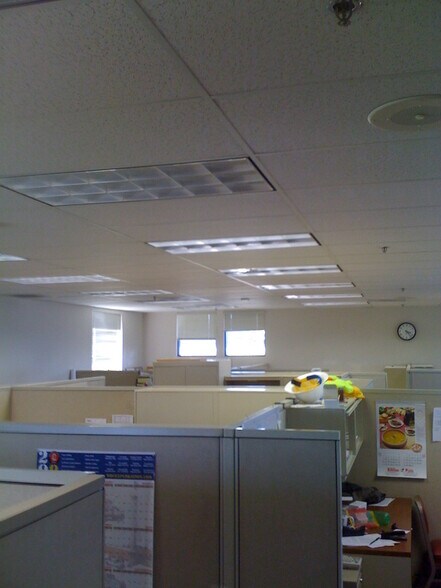 More Photos Of 299 Fairchild Dr, Mountain View Light Distribution For Lease