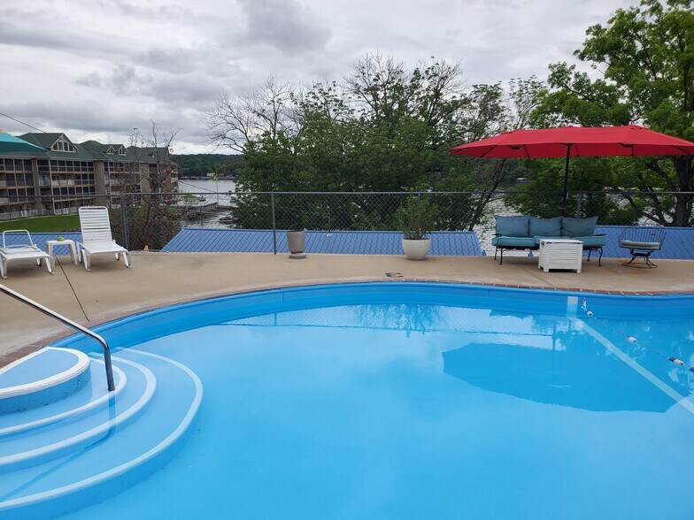 More Photos Of 91 Breeze Dr, Camdenton Hotel For Sale