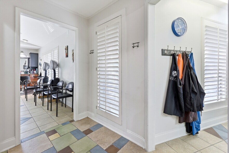More Photos Of 3683 Crown Point Rd, Jacksonville Storefront Retail Office For Sale