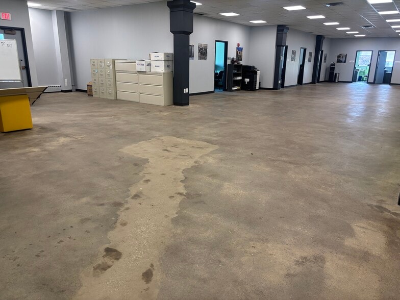 More Photos Of 360 Highland Rd E, Macedonia Office For Sale