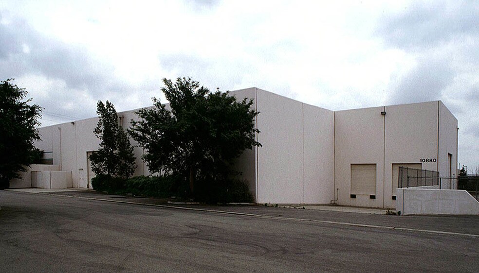 More Photos Of 10880 Mulberry Ave, Fontana Warehouse For Lease