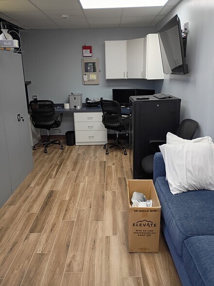 More Photos Of 13214 38th St N, Clearwater Warehouse For Sale