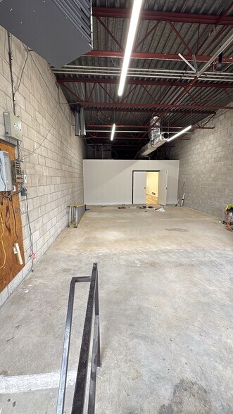 More Photos Of 2751-2787 Thamesgate Rd, Mississauga Light Manufacturing For Lease