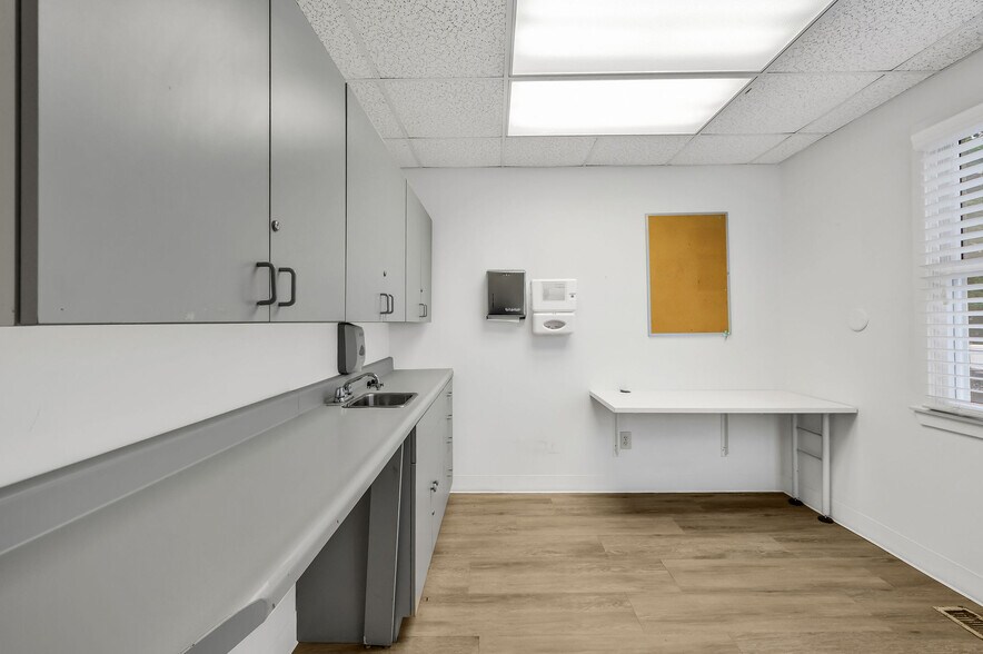 More Photos Of 46 E Somerset St, Raritan Medical For Sale