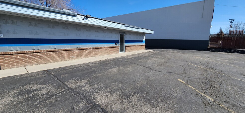 More Photos Of 324 S Meridian Rd, Meridian Storefront Retail Office For Lease