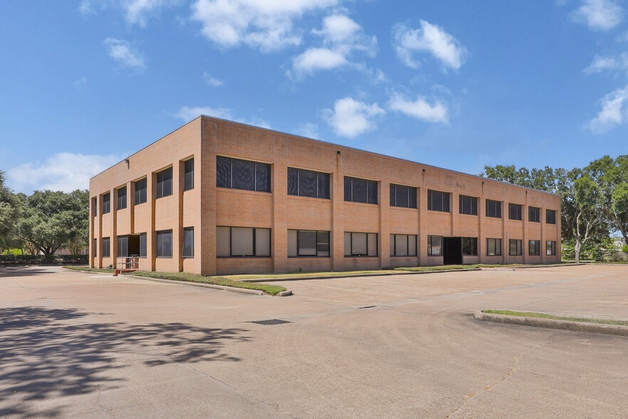 More Photos Of 3828 Hughes Ct, Dickinson Medical For Lease