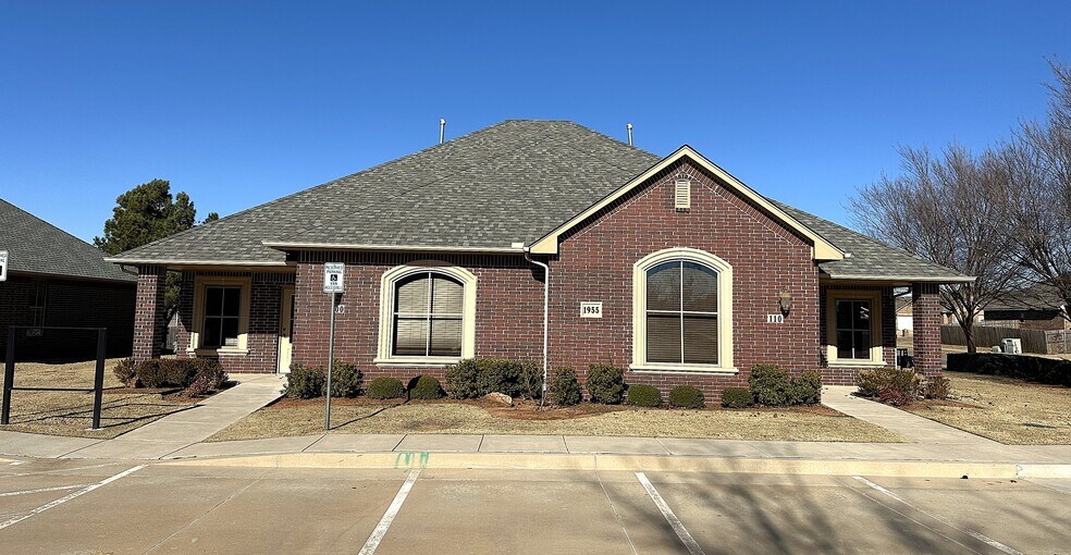 More Photos Of 1955 W 33rd St, Edmond Office For Lease