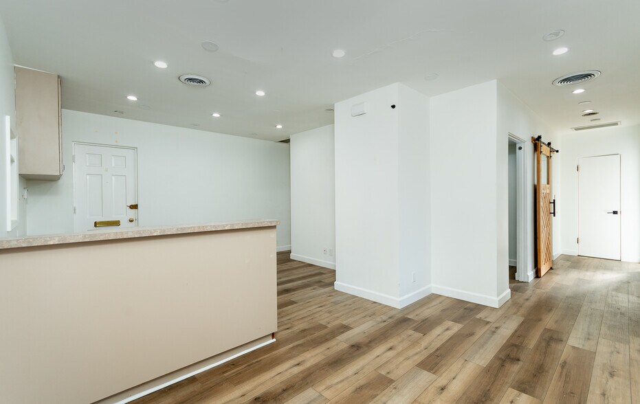 More Photos Of 2028 Lake Ave, Altadena Office For Sale