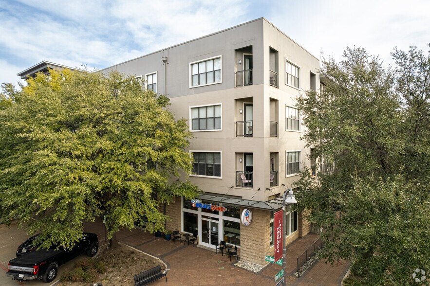 More Photos Of 7140 Bishop Rd, Plano General Retail For Lease