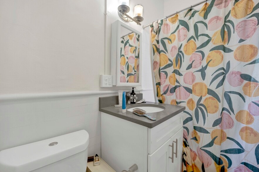 More Photos Of 1401 E Hyde Park Blvd, Chicago Apartments For Sale