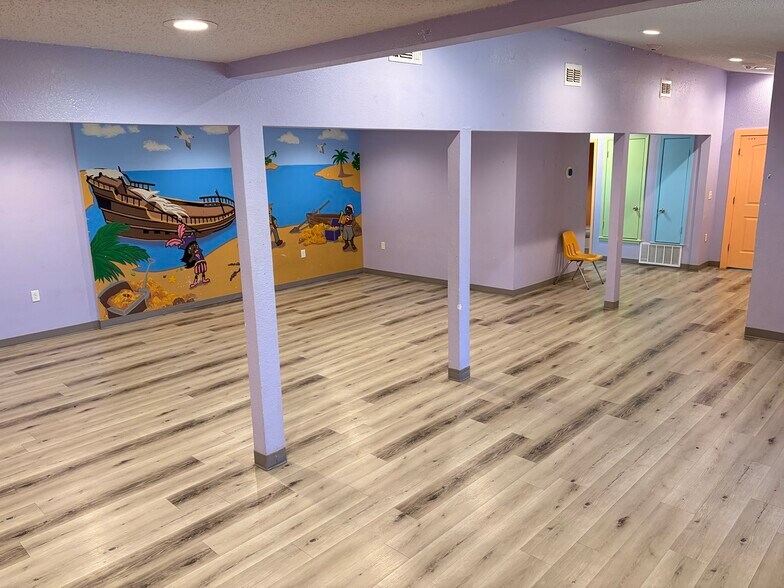 More Photos Of 515 W Bridge St, Granbury Freestanding For Lease