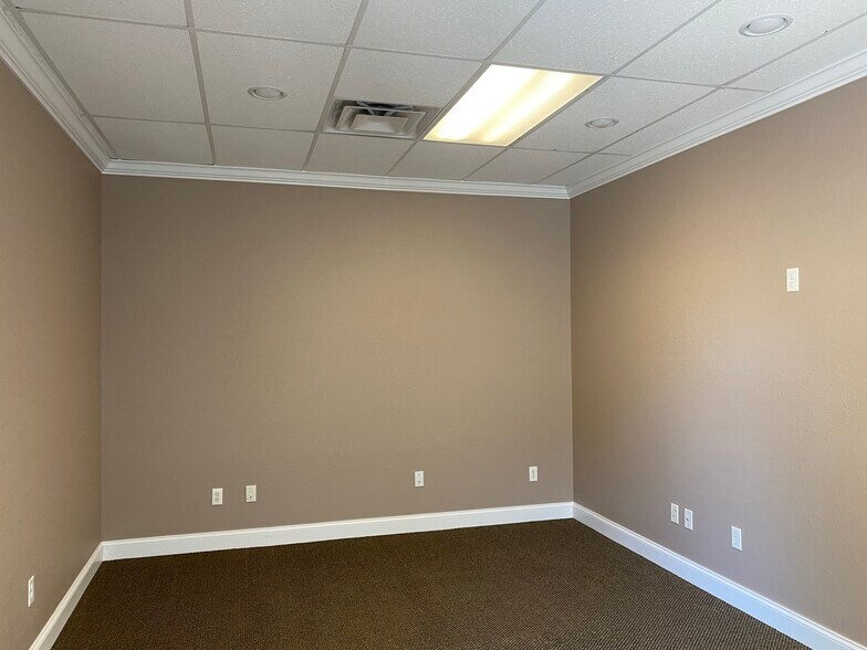 More Photos Of 127 Bob Fitz Rd, Gray Medical For Lease