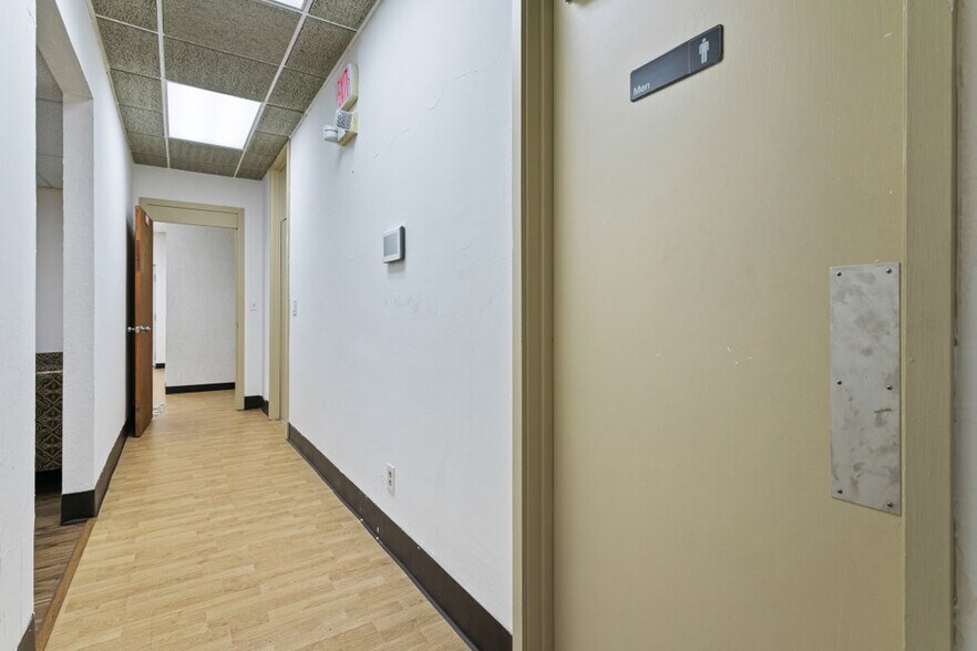 More Photos Of 6701 Beach Blvd, Jacksonville Freestanding For Lease