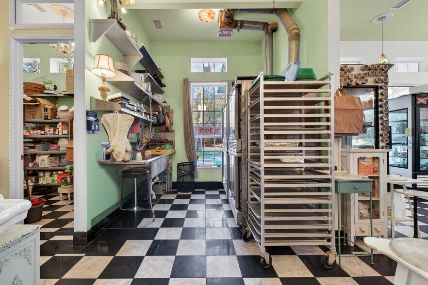 More Photos Of 197 E Church St, Deland Restaurant For Sale