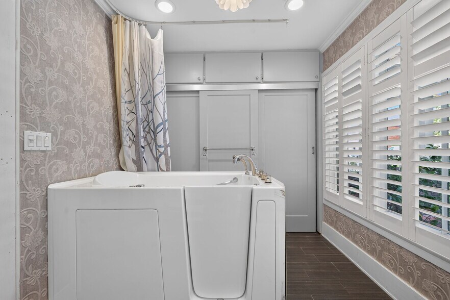 More Photos Of 119 S Adams St, Glendale Multifamily For Sale